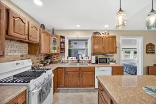 913 E High St, Greenville, MI 48838 - Photo 4