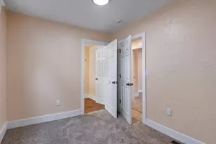 511 Emerald Ave NE, Grand Rapids, MI 49503 - Photo 4