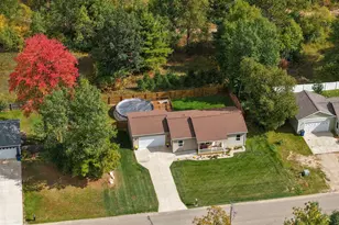 840 Seneca Pl, Cadillac, MI 49601 - Photo 2