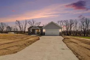 29216 Saddlebred Ln, Dowagiac, MI 49047 - Photo 2