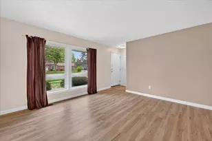 385 Hollywood Dr, Saline, MI 48176 - Photo 8