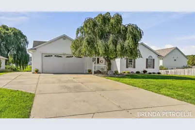 7043 Maplelawn Drive, Hudsonville, MI 49426 - Photo 2