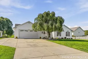 7043 Maplelawn Dr, Hudsonville, MI 49426 - Photo 2