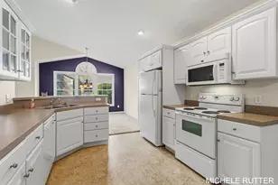 2902 Windswept Ct, Holland, MI 49424 - Photo 2