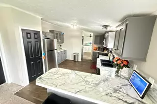 916 Wintergreen Dr, Hastings, MI 49058 - Photo 8