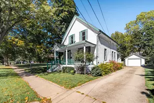 620 W Mansion St, Marshall, MI 49068 - Photo 2