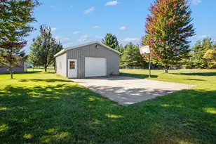 917 N Cherry St, Evart, MI 49631 - Photo 26