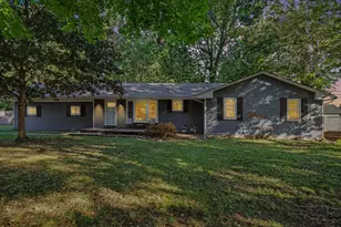 20752 Newman Dr, Brownstown, MI 48183 - Photo 2