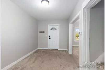 612 E Green Street, Hastings, MI 49058 - Photo 4