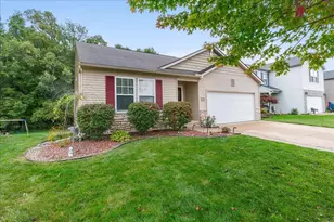 2806 Kalkaska River Dr, Fowlerville, MI 48836 - Photo 2
