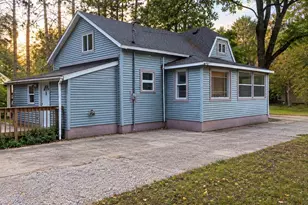 569 Porter Rd, Norton Shores, MI 49441 - Photo 2