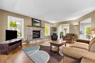 11347 Tall Shadows Ct, Pinckney, MI 48169 - Photo 4