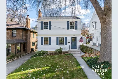 228 Baynton Avenue NE, Grand Rapids, MI 49503 - Photo 2