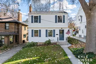 228 Baynton Ave NE, Grand Rapids, MI 49503 - Photo 2