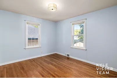 228 Baynton Avenue NE, Grand Rapids, MI 49503 - Photo 18