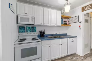 8660 Navaho Trail, Howard City, MI 49329 - Photo 16