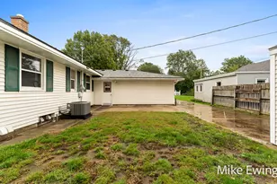 360 W 32nd St, Holland, MI 49423 - Photo 10