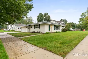 360 W 32nd St, Holland, MI 49423 - Photo 4