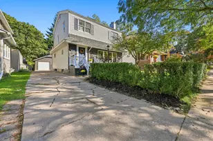 324 Gladstone Dr SE, East Grand Rapids, MI 49506 - Photo 2