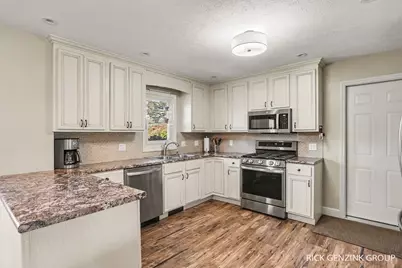 635 Forstrom Drive SE, Lowell, MI 49331 - Photo 6
