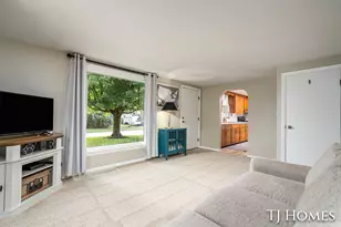 939 Benjamin Ave NE, Grand Rapids, MI 49503 - Photo 8