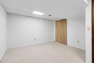 9885 Milburn St, Livonia, MI 48150 - Photo 14