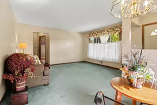 9885 Milburn St, Livonia, MI 48150 - Photo 4