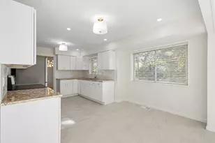 6843 Leslee Crest Dr, West Bloomfield, MI 48322 - Photo 12