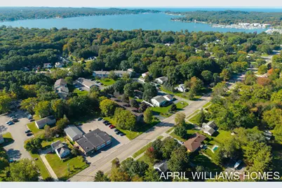 117 Shoreline Road, Holland, MI 49424 - Photo 2