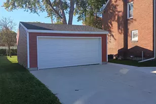 667 North Dr, Wyandotte, MI 48192 - Photo 6