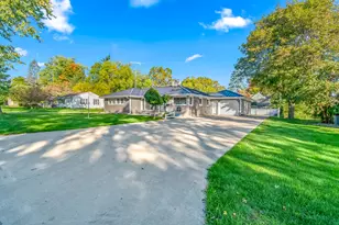 31 W Hallett St, Hillsdale, MI 49242 - Photo 4