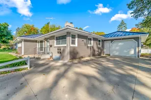 31 W Hallett St, Hillsdale, MI 49242 - Photo 1