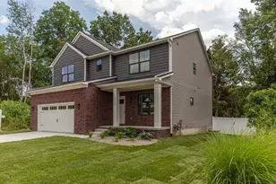11200 Tremont Ln, Plymouth, MI 48170 - Photo 2