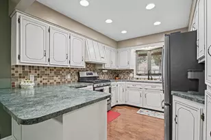 7337 Yorkshire Dr, Hudsonville, MI 49426 - Photo 4