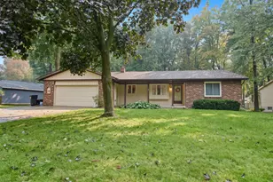 7337 Yorkshire Dr, Hudsonville, MI 49426 - Photo 2