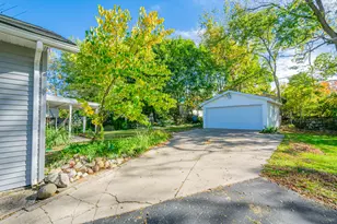 101 Bowen Ave, Battle Creek, MI 49037 - Photo 2