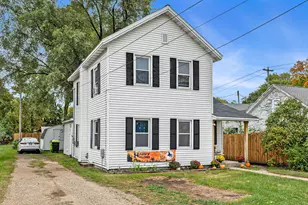 302 W Charles St, Greenville, MI 48838 - Photo 4