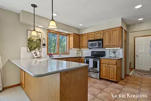 1676 Pinecroft Ct SW, Wyoming, MI 49519 - Photo 12