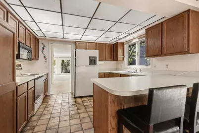 1013 Essex Circle, Kalamazoo, MI 49008 - Photo 6