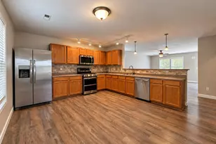 3240 Quarry Ridge Ct, Kalamazoo, MI 49004 - Photo 10