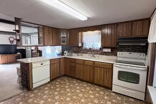 836 N Cherry St, Evart, MI 49631 - Photo 8