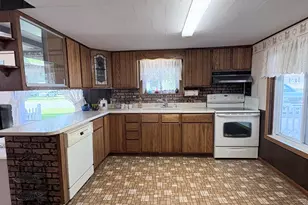 836 N Cherry St, Evart, MI 49631 - Photo 6