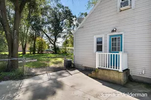 1138 Kelsey St NE, Grand Rapids, MI 49505 - Photo 24