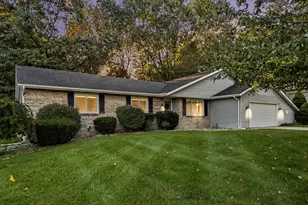 2940 Bramble Dr, Kalamazoo, MI 49009 - Photo 2