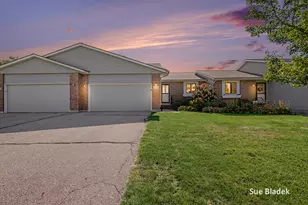 950 Village Ct, Holland, MI 49423 - Photo 34