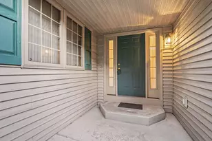 565 Tournament Cir, Norton Shores, MI 49444 - Photo 2