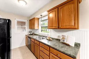 2100 Cambridge Dr SE, Grand Rapids, MI 49506 - Photo 14