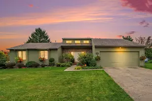 125 Jacaranda Dr, Battle Creek, MI 49015 - Photo 1