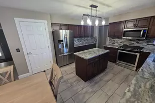 7345 Apple Grove Ln, Temperance, MI 48182 - Photo 12