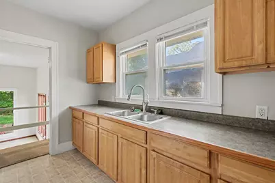 490 E Emmett Street E, Battle Creek, MI 49017 - Photo 4